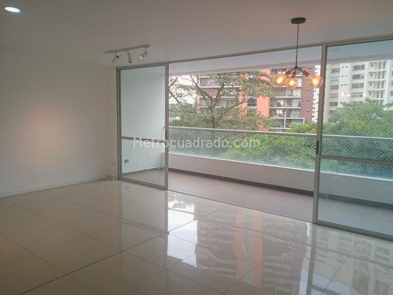 Modern 3BR Apartment in Quiet El Poblado - 2