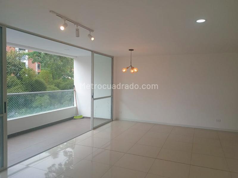 Modern 3BR Apartment in Quiet El Poblado - 3