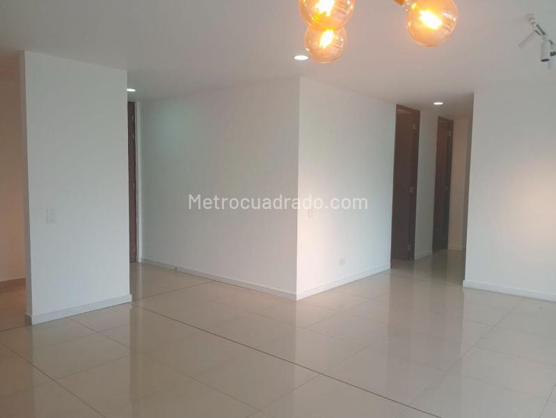 Modern 3BR Apartment in Quiet El Poblado - 4