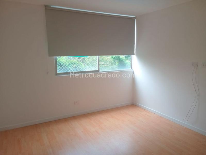 Modern 3BR Apartment in Quiet El Poblado - 9