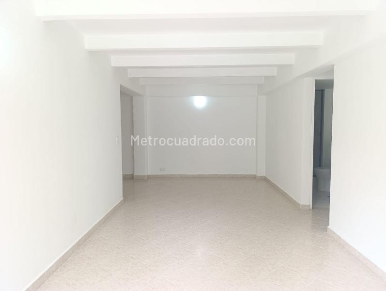 Apartamento de 3 Alcobas con Cuarto de Servicio en Unidad Cerrada en El Poblado - 2