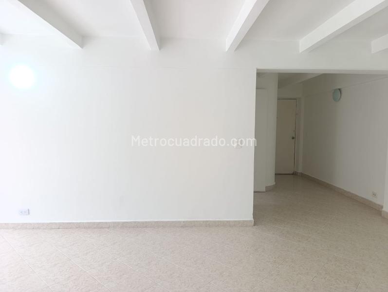 Apartamento de 3 Alcobas con Cuarto de Servicio en Unidad Cerrada en El Poblado - 5