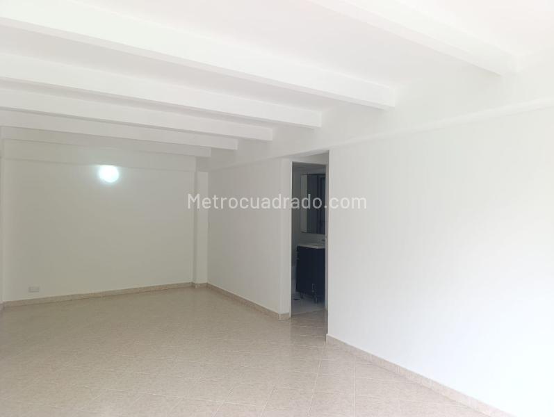 Apartamento de 3 Alcobas con Cuarto de Servicio en Unidad Cerrada en El Poblado - 7