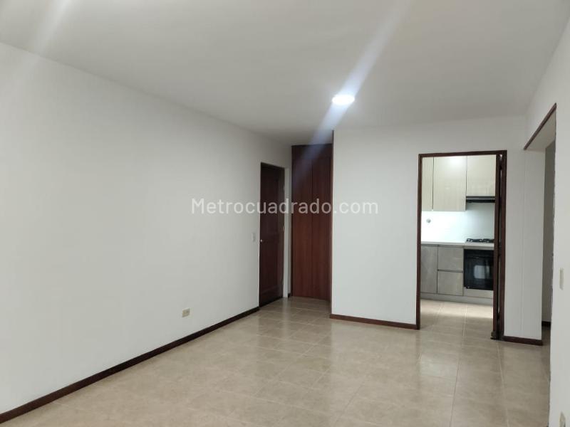 Apartamento de 3 Alcobas con Balcón y Parqueadero Cubierto en El Poblado - 3