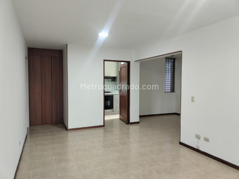 Apartamento de 3 Alcobas con Balcón y Parqueadero Cubierto en El Poblado - 4