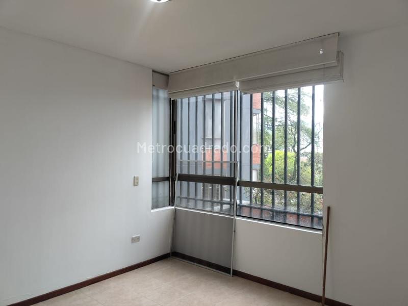 Apartamento de 3 Alcobas con Balcón y Parqueadero Cubierto en El Poblado - 7