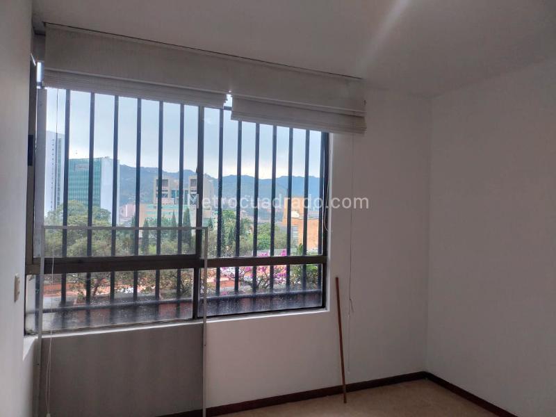 Apartamento de 3 Alcobas con Balcón y Parqueadero Cubierto en El Poblado - 8
