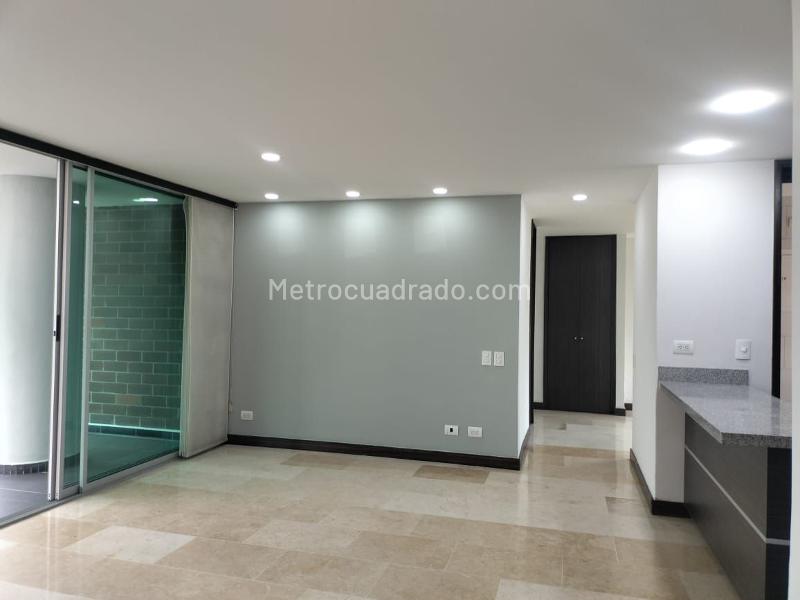 Apartamento de 2 Alcobas con 2 Baños cerca de Colegios en El Poblado - 3