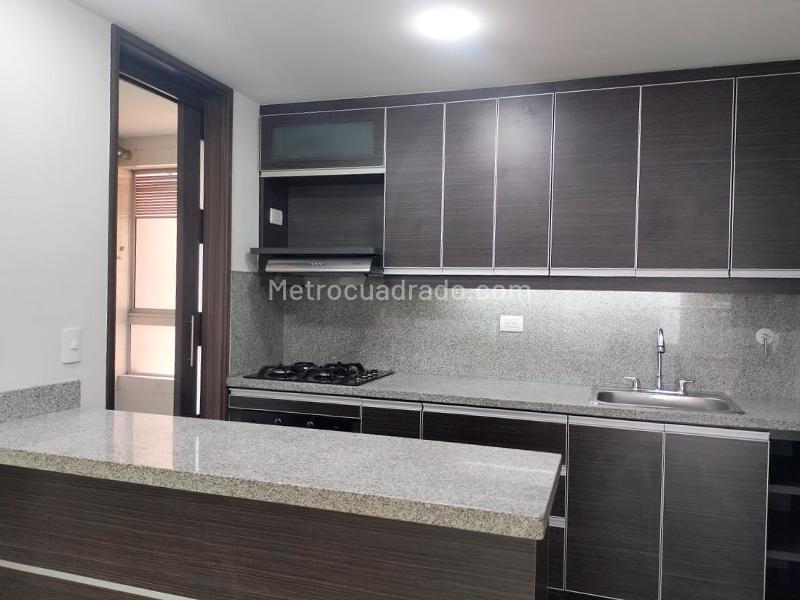 Apartamento de 2 Alcobas con 2 Baños cerca de Colegios en El Poblado - 5