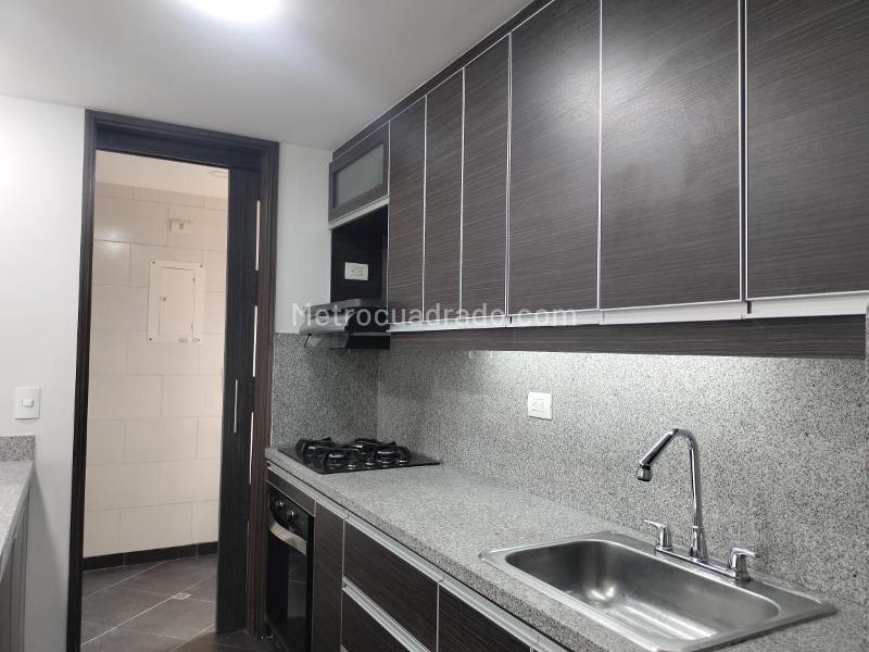 Apartamento de 2 Alcobas con 2 Baños cerca de Colegios en El Poblado - 6