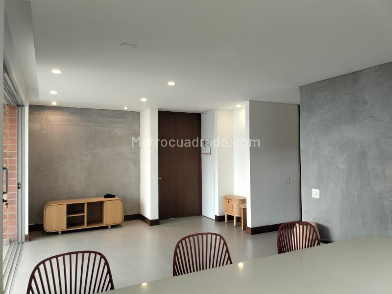 Charming 1BR Apartment Near Amenities in El Poblado - 2