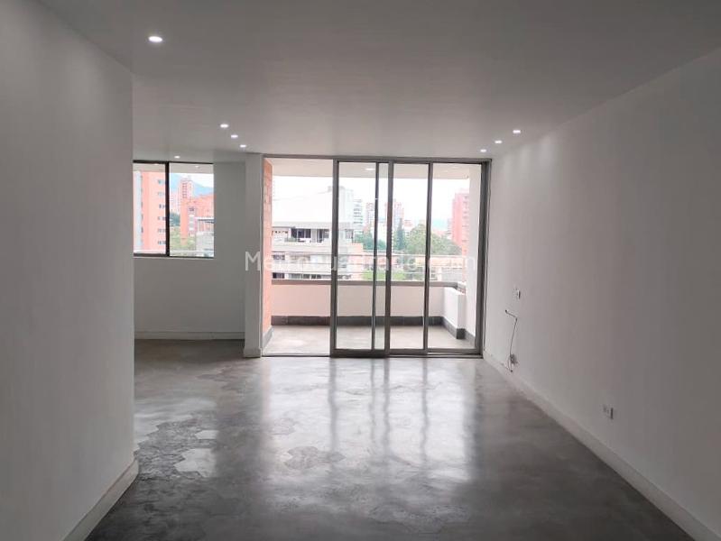 1BR Apartment with Balcony in El Poblado