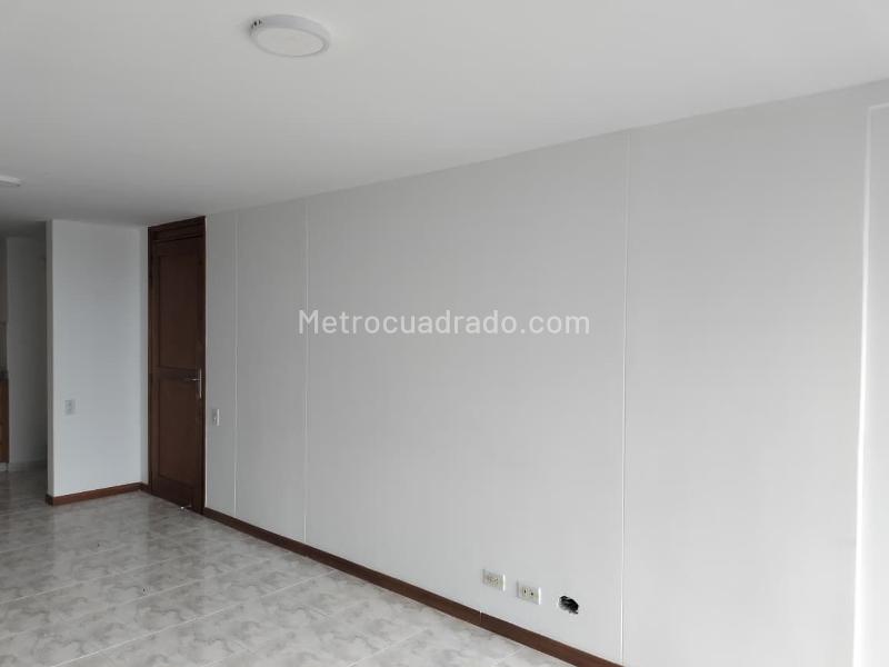 Apartamento de 3 Alcobas con Vestier y Balcón en El Poblado - 2