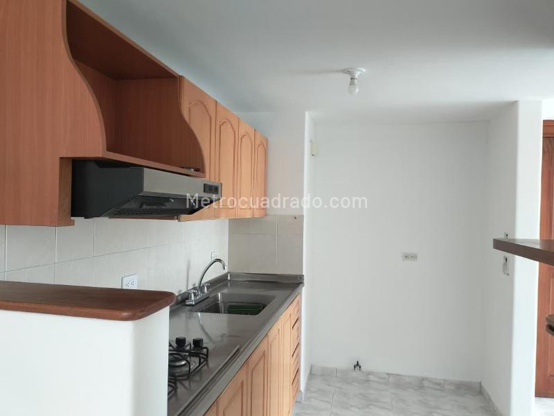 Apartamento de 3 Alcobas con Vestier y Balcón en El Poblado - 7