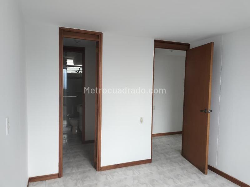 Apartamento de 3 Alcobas con Vestier y Balcón en El Poblado - 8