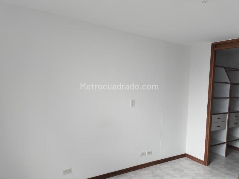Apartamento de 3 Alcobas con Vestier y Balcón en El Poblado - 9
