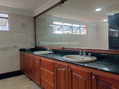 Apartamento de 3 alcobas en venta en El Poblado, Medellín, 250 m² · foto 15 de 16