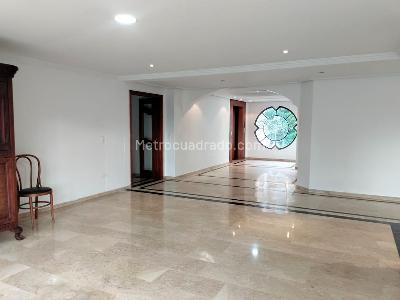 Apartamento de 3 alcobas en venta en El Poblado, Medellín, 250 m² · foto 3 de 16