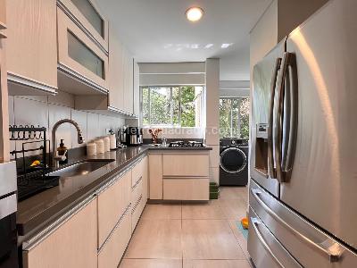Apartamento de 3 alcobas en venta en El Poblado, Medellín, 158 m² · foto 8 de 19
