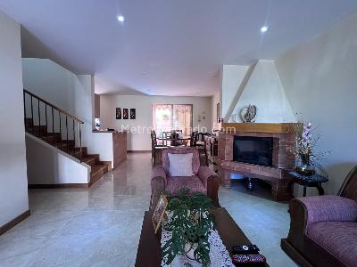 Casa de 3 alcobas en venta en Rionegro, Rionegro, 150 m² · foto 2 de 11