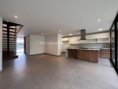 Casa en arriendo en Envigado, Envigado · foto 3 de 19