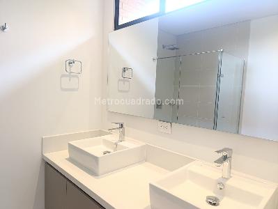 Apartamento de 2 alcobas en venta en El Poblado, Medellín, 90 m² · foto 13 de 15