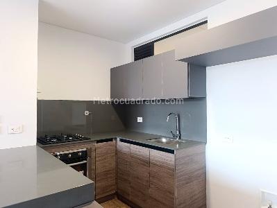 Apartamento de 2 alcobas en venta en El Poblado, Medellín, 90 m² · foto 5 de 15