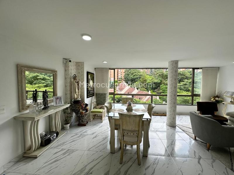 Furnished 3BR Apartment with Balcony in El Poblado