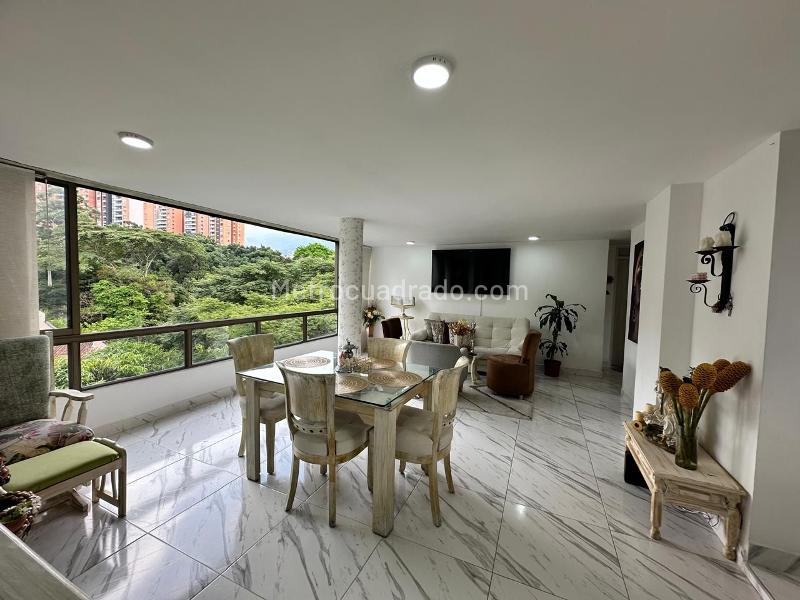 3BR Apartment with Balcony and Covered Parking in El Poblado - 2