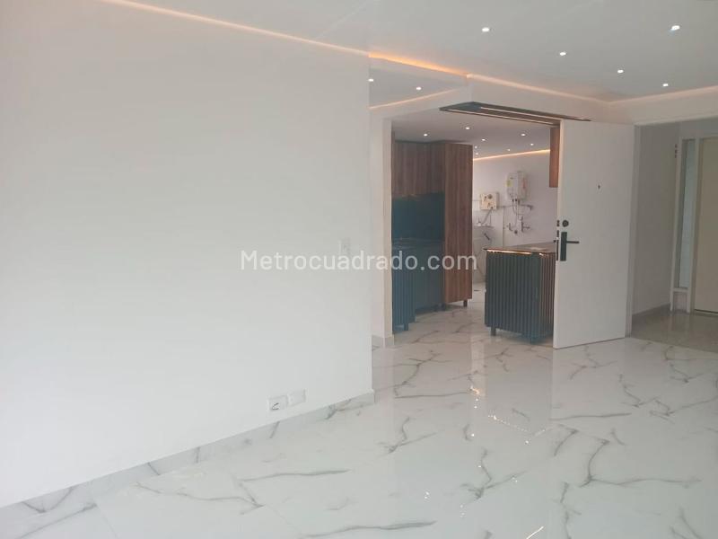 Apartamento de 3 Alcobas en El Poblado con Balcón y Parqueadero Cubierto - 4