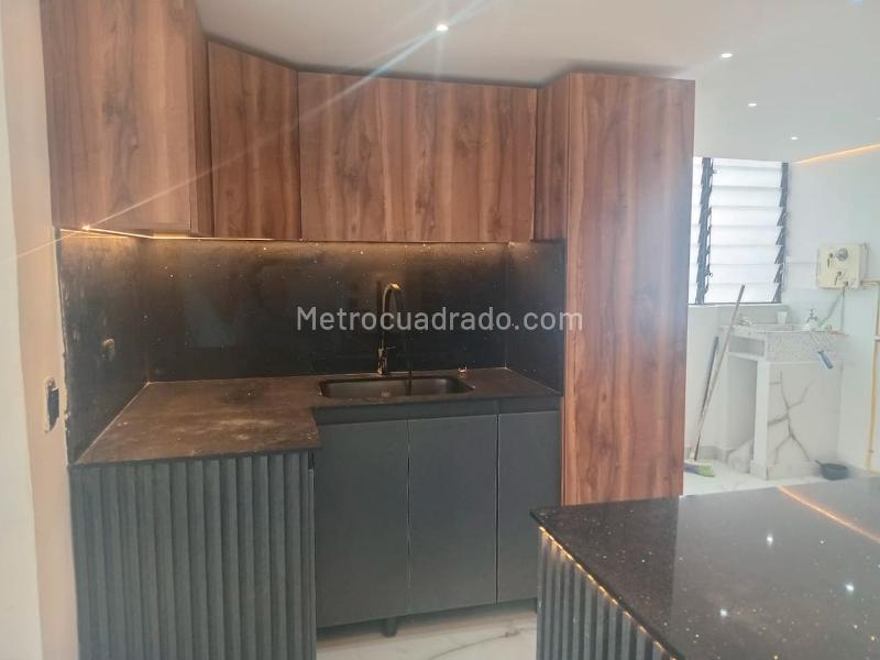 Apartamento de 3 Alcobas en El Poblado con Balcón y Parqueadero Cubierto - 5