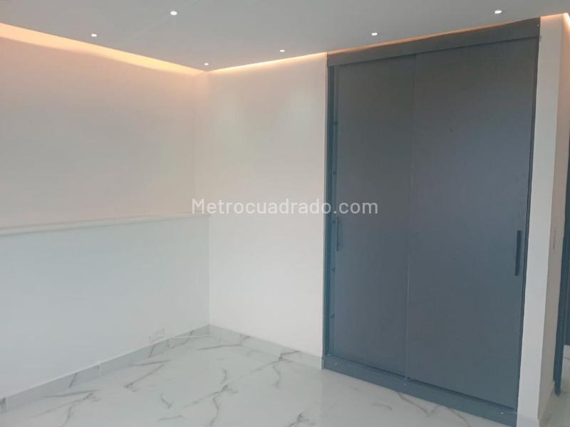 Apartamento de 3 Alcobas en El Poblado con Balcón y Parqueadero Cubierto - 8
