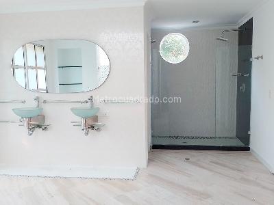 Casa de 4 alcobas en venta en El Poblado El Tesoro, Medellín, 450 m² · foto 12 de 17