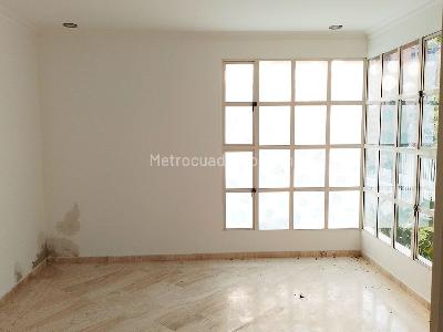 Casa de 4 alcobas en venta en El Poblado El Tesoro, Medellín, 450 m² · foto 6 de 17