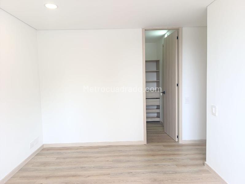 2BR Apartment with Balcony and Covered Parking in El Poblado - 7