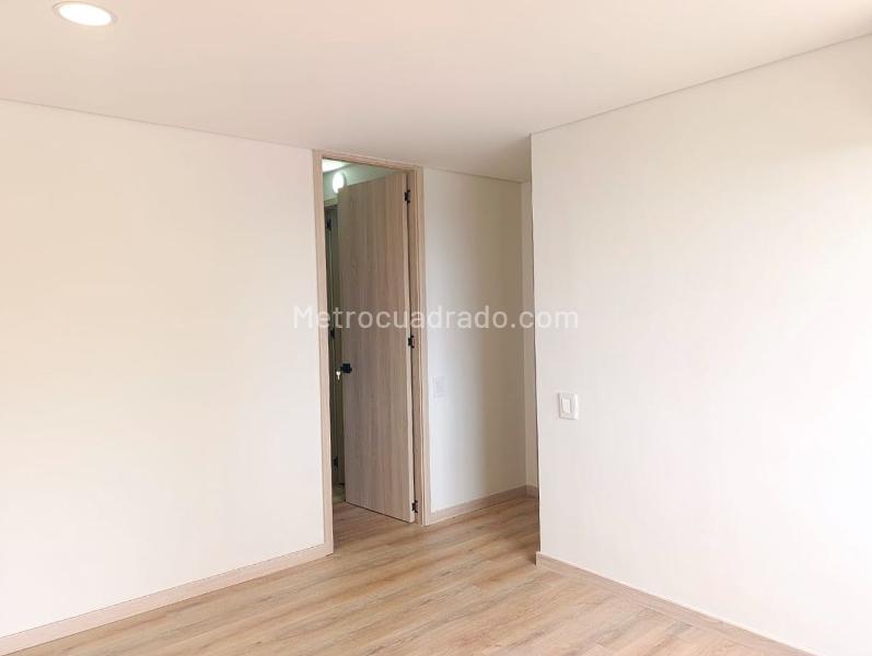 2BR Apartment with Balcony and Covered Parking in El Poblado - 8