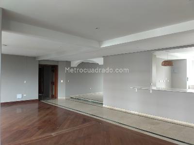 Apartamento en venta en El Poblado, Medellín · foto 2 de 14