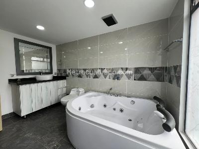 Casa de 4 alcobas en arriendo en El Poblado, Medellín, 280 m² · foto 10 de 12