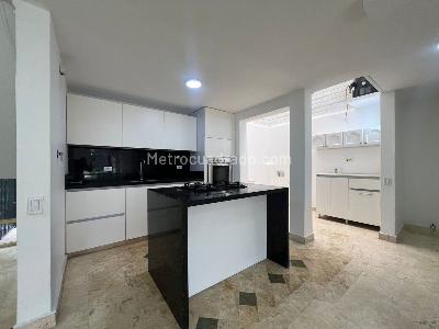 Casa de 4 alcobas en arriendo en El Poblado, Medellín, 280 m² · foto 4 de 12