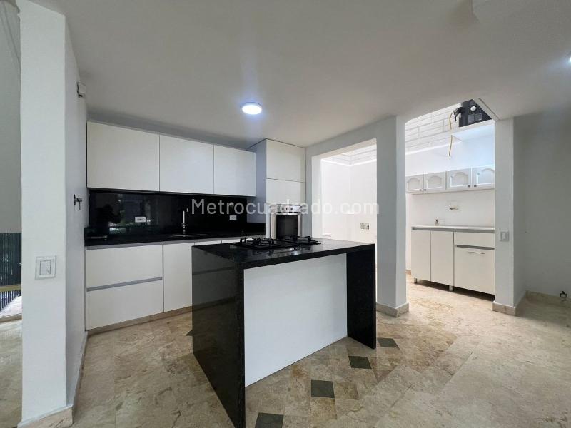 Casa de 4 Alcobas con Jacuzzi y 4 Baños en El Poblado, Los Balsos - 4