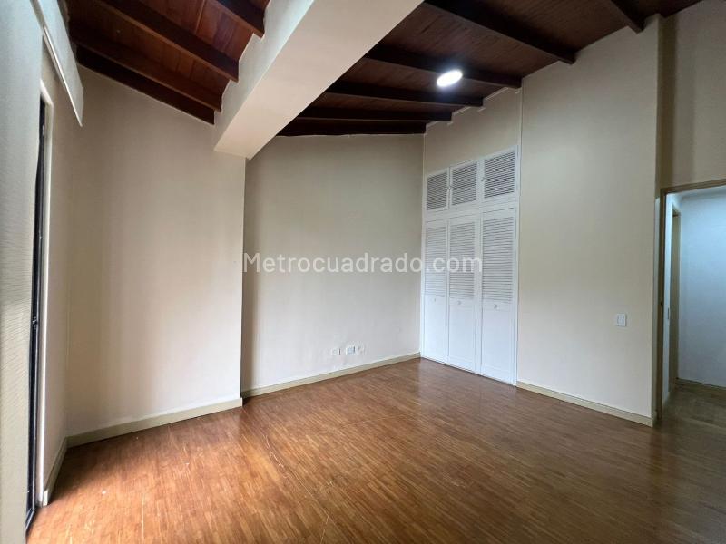 Casa de 4 Alcobas con Jacuzzi y 4 Baños en El Poblado, Los Balsos - 6