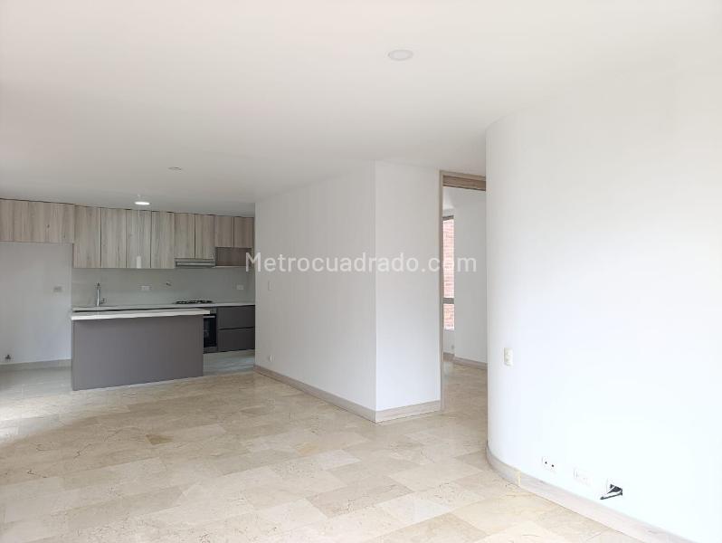 Apartamento de 2 Alcobas en Conjunto Cerrado en El Poblado con Balcón - 4