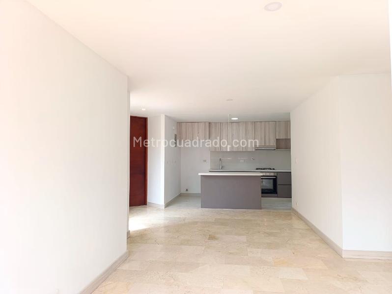 Apartamento de 2 Alcobas en Conjunto Cerrado en El Poblado con Balcón - 5
