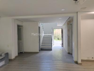 Casa de 4 alcobas en venta en El Poblado, Medellín, 231 m² · foto 2 de 20