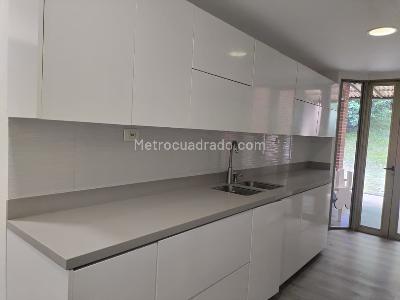 Casa de 4 alcobas en venta en El Poblado, Medellín, 231 m² · foto 8 de 20