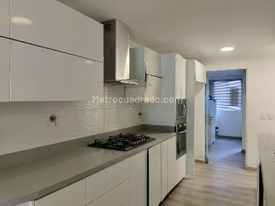 Casa de 4 alcobas en venta en El Poblado, Medellín, 231 m² · foto 9 de 20