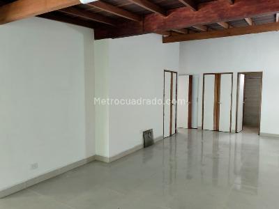Casa de 4 alcobas en arriendo en Castropol, Medellín, 300 m² · foto 10 de 19