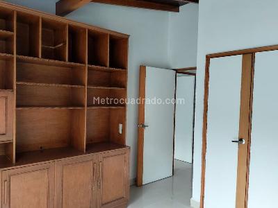Casa de 4 alcobas en arriendo en Castropol, Medellín, 300 m² · foto 13 de 19
