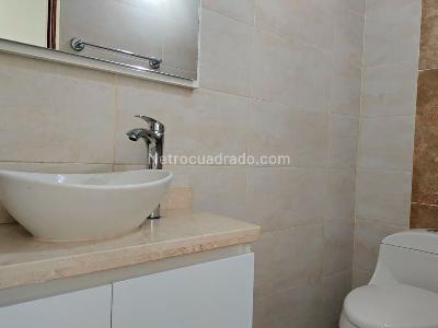 Casa de 4 alcobas en arriendo en Castropol, Medellín, 300 m² · foto 17 de 19
