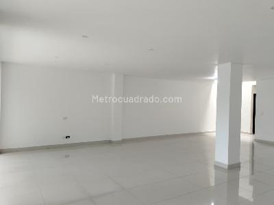 Casa de 4 alcobas en arriendo en Castropol, Medellín, 300 m² · foto 2 de 19